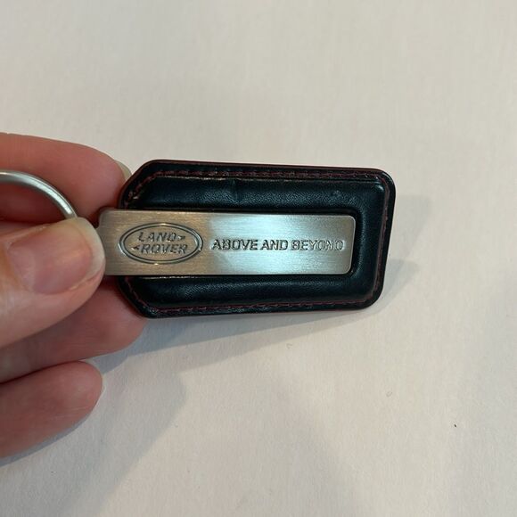 NWOT Land Rover Above And Beyond Leather Key Chain - Picture 3 of 6